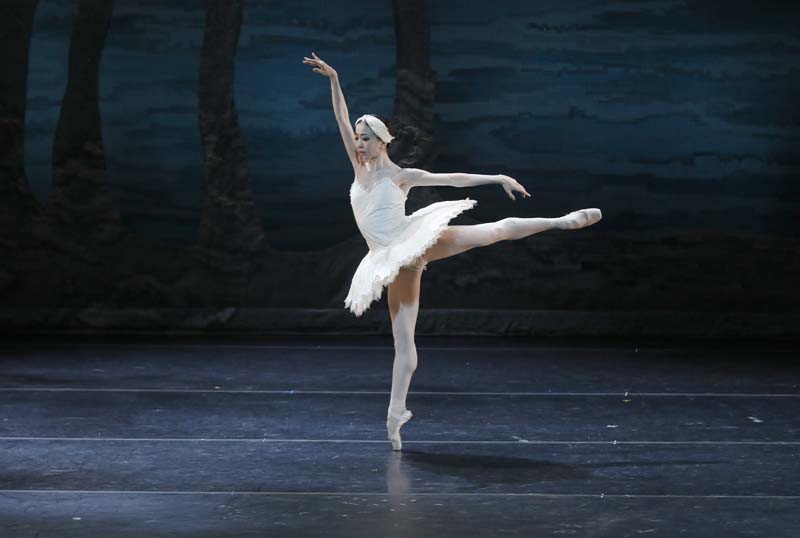 Houston Ballet Principal Yuriko Kajiya as Odette in Stanton Welch’s Swan Lake.Photo by Tim Rummelhoff (2018)
