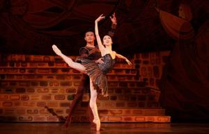 Houston Ballet Principals Yuriko Kajiya as Odile and Chun Wai Chan as Siegfried in Stanton Welch’s Swan Lake.  Photo by Amitava Sarkar (2018)